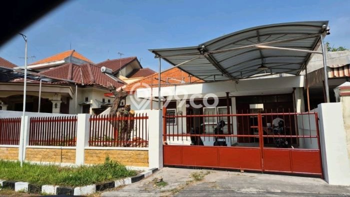 Rumah Area Strategis kawasan Manyar, Surabaya, LT 341m2m² LB 300m2m² Rumah Area Strategis kawasan Manyar, Surabaya, LT 341m2m² LB 300m2m²