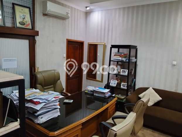 Dijual Rumah Luas Elegan Dengan View Eksklusif di Rawamangun, Jakarta Timur Dijual Rumah Luas Elegan Dengan View Eksklusif di Rawamangun, Jakarta Timur