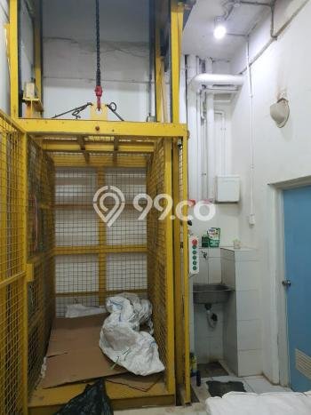 Disewakan Ruko komersial di Tanah Abang luas bangunan 150m2 Disewakan Ruko komersial di Tanah Abang luas bangunan 150m2