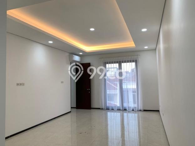 Rumah Elit LB 270m2 Siap Huni Desain Elegan di Pluit, Jakarta Utara Rumah Elit LB 270m2 Siap Huni Desain Elegan di Pluit, Jakarta Utara