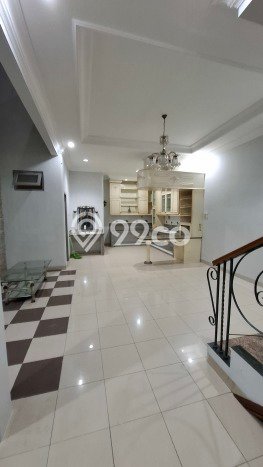 Rumah Disewakan Jakarta Barat LT 180m2 LB 380m2 Area Tamansari Rumah Disewakan Jakarta Barat LT 180m2 LB 380m2 Area Tamansari