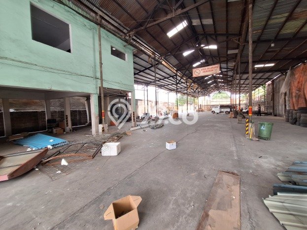 Gudang Lokasi Komersial di Duren Sawit, Luas 1400m², Jalur Utama Gudang Lokasi Komersial di Duren Sawit, Luas 1400m², Jalur Utama