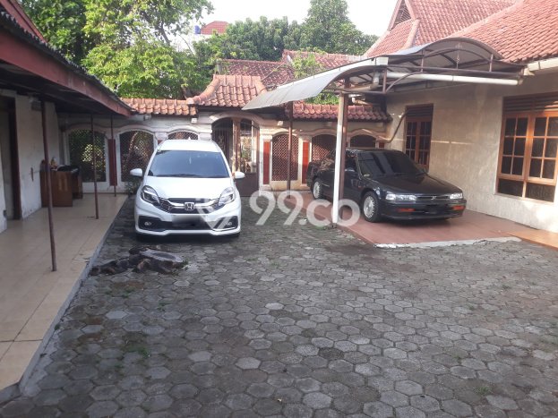 For Sale! Luxury House LT 1225m2 Desain Modern di Utan Kayu For Sale! Luxury House LT 1225m2 Desain Modern di Utan Kayu