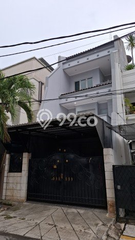 Rumah Disewakan Jakarta Barat LT 180m2 LB 380m2 Area Tamansari Rumah Disewakan Jakarta Barat LT 180m2 LB 380m2 Area Tamansari