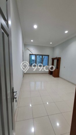 Rumah Disewakan Jakarta Barat LT 180m2 LB 380m2 Area Tamansari Rumah Disewakan Jakarta Barat LT 180m2 LB 380m2 Area Tamansari