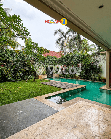Sewa Rumah Nyaman di Kemang LT 550m2 / LB 450m2 Siap Huni Sewa Rumah Nyaman di Kemang LT 550m2 / LB 450m2 Siap Huni