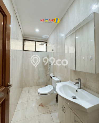 Hunian Ideal dengan LT 630m2 & LB 265m2 Dikontrakkan di Kemang Hunian Ideal dengan LT 630m2 & LB 265m2 Dikontrakkan di Kemang