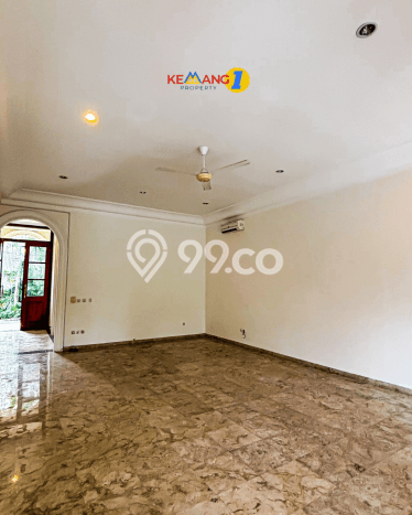 Sewa Rumah Nyaman di Kemang LT 550m2 / LB 450m2 Siap Huni Sewa Rumah Nyaman di Kemang LT 550m2 / LB 450m2 Siap Huni