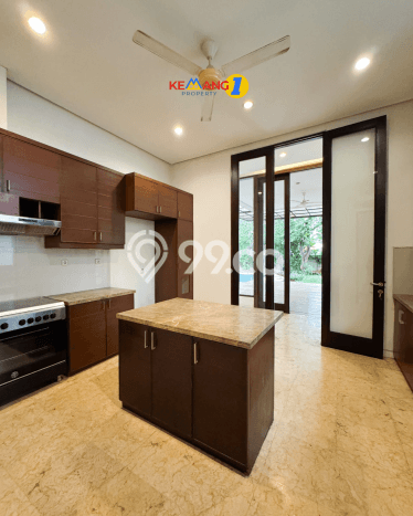 Jual Rumah Mewah Megah Dengan View Cantik di Kemang, Jakarta Selatan Jual Rumah Mewah Megah Dengan View Cantik di Kemang, Jakarta Selatan
