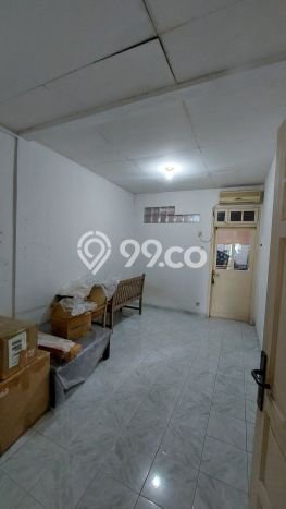 For Sale Rumah 4 Kamar Lokasi Strategis Nyaman dan Strategis di Kebon Jeruk For Sale Rumah 4 Kamar Lokasi Strategis Nyaman dan Strategis di Kebon Jeruk