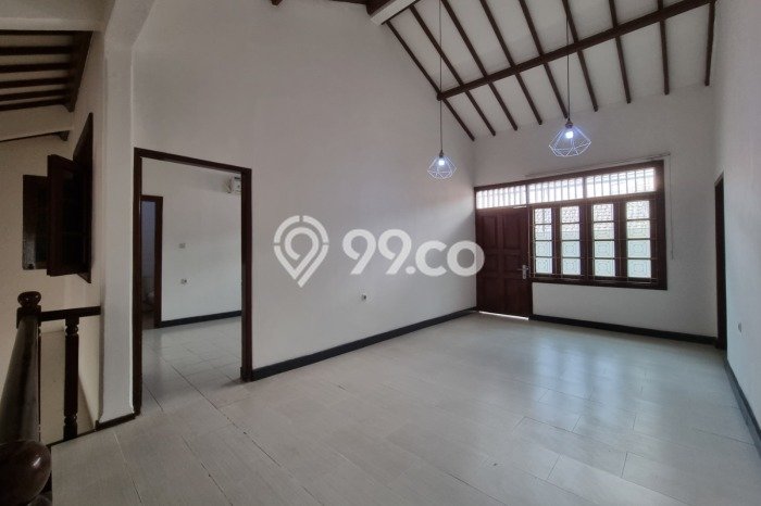 Disewakan! Rumah 3 Kamar Tidur &
3 Kamar Mandi di Kemanggisan, Jakarta Barat Disewakan! Rumah 3 Kamar Tidur &
3 Kamar Mandi di Kemanggisan, Jakarta Barat
