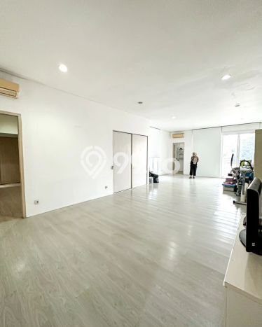 Rumah Mewah LB 650m2 Siap Huni Desain Elegan di Kemang, Jakarta Selatan Rumah Mewah LB 650m2 Siap Huni Desain Elegan di Kemang, Jakarta Selatan