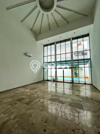 Ready to Use! Premium House LT 704m2 Desain Elegan di Kemang Ready to Use! Premium House LT 704m2 Desain Elegan di Kemang