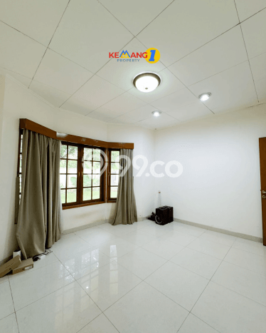 Hunian Ideal dengan LT 630m2 & LB 265m2 Dikontrakkan di Kemang Hunian Ideal dengan LT 630m2 & LB 265m2 Dikontrakkan di Kemang