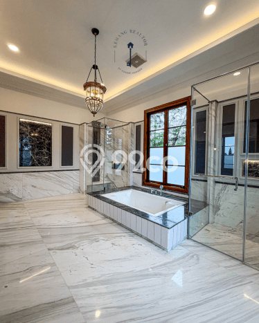 Jual Rumah Luas Megah Dengan View Eksklusif di Kemang, Jakarta Selatan Jual Rumah Luas Megah Dengan View Eksklusif di Kemang, Jakarta Selatan