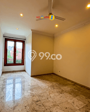 Sewa Rumah Nyaman di Kemang LT 550m2 / LB 450m2 Siap Huni Sewa Rumah Nyaman di Kemang LT 550m2 / LB 450m2 Siap Huni