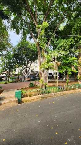 Jual Rumah Strategis Bagus Punya 3 KT di Kebayoran Lama Jakarta Selatan - Jual Rumah Strategis Bagus Punya 3 KT di Kebayoran Lama Jakarta Selatan -