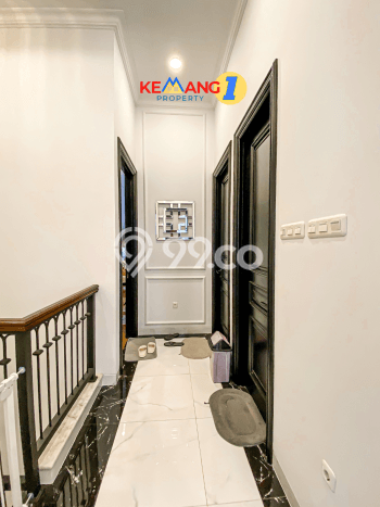 Rumah Elit Modern Tanpa Renovasi di Pejaten Jakarta Selatan Rumah Elit Modern Tanpa Renovasi di Pejaten Jakarta Selatan