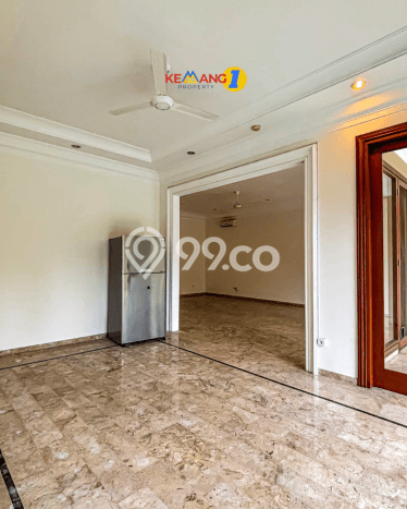Sewa Rumah Nyaman di Kemang LT 550m2 / LB 450m2 Siap Huni Sewa Rumah Nyaman di Kemang LT 550m2 / LB 450m2 Siap Huni