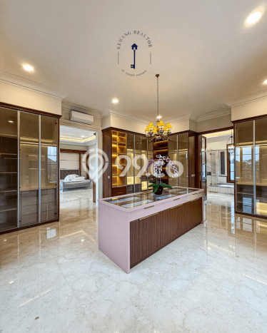 Jual Rumah Luas Megah Dengan View Eksklusif di Kemang, Jakarta Selatan Jual Rumah Luas Megah Dengan View Eksklusif di Kemang, Jakarta Selatan