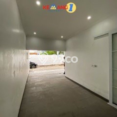 Rumah Elit Modern Tanpa Renovasi di Pejaten Jakarta Selatan Rumah Elit Modern Tanpa Renovasi di Pejaten Jakarta Selatan