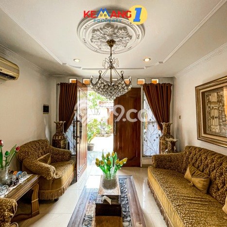 For Sale! Luxury House LT 345m2 Desain Elegan di Tanjung Barat For Sale! Luxury House LT 345m2 Desain Elegan di Tanjung Barat