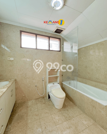 Hunian Ideal dengan LT 630m2 & LB 265m2 Dikontrakkan di Kemang Hunian Ideal dengan LT 630m2 & LB 265m2 Dikontrakkan di Kemang