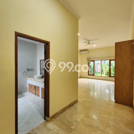 Rumah Elit Modern Tanpa Renovasi di Kemang Jakarta Selatan Rumah Elit Modern Tanpa Renovasi di Kemang Jakarta Selatan
