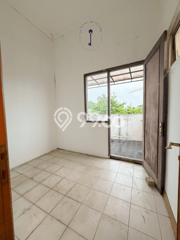 Unit Komersial Dijual di Jakarta Selatan LT 1086m2 & LB 650m2 Unit Komersial Dijual di Jakarta Selatan LT 1086m2 & LB 650m2