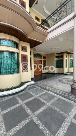 Ready to Use! Luxury House LT 978m2 Desain Modern di Taman Kopo Indah Ready to Use! Luxury House LT 978m2 Desain Modern di Taman Kopo Indah