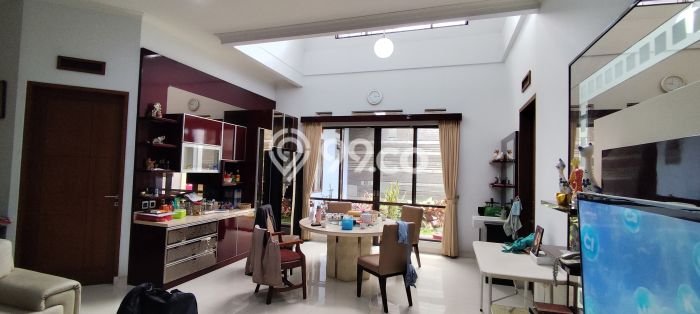 Rumah Luxury Modern Tanpa Renovasi di Taman Kopo Indah Bandung Rumah Luxury Modern Tanpa Renovasi di Taman Kopo Indah Bandung