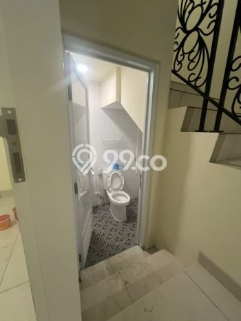 Disewakan! Rumah 3 Kamar Tidur &
2 Kamar Mandi di Gading Serpong, Tangerang Disewakan! Rumah 3 Kamar Tidur &
2 Kamar Mandi di Gading Serpong, Tangerang