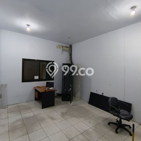 AREA BERKEMBANG! Gudang Disewakan Kawasan , Luas 324m2m², Ready Operasional AREA BERKEMBANG! Gudang Disewakan Kawasan , Luas 324m2m², Ready Operasional
