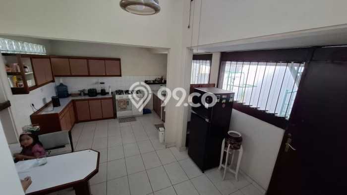Rumah Asri area Setiabudi, 2 KT, LT 160m² LB 160m² Rumah Asri area Setiabudi, 2 KT, LT 160m² LB 160m²