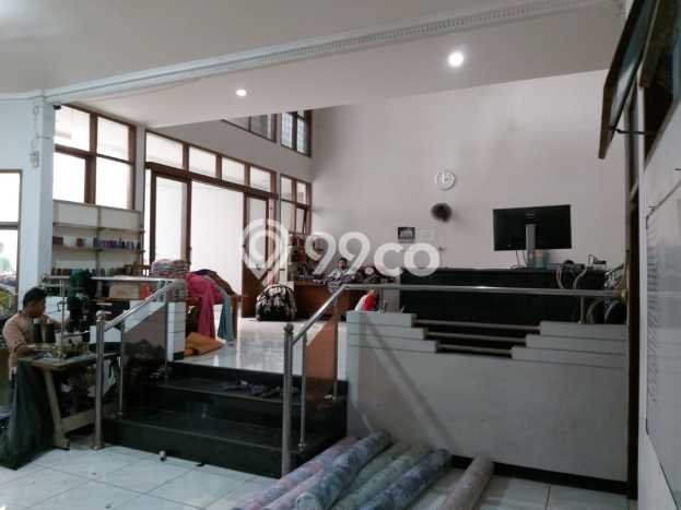 Ready to Use! Premium House LT 500m2 Desain Elegan di Buah Batu Ready to Use! Premium House LT 500m2 Desain Elegan di Buah Batu