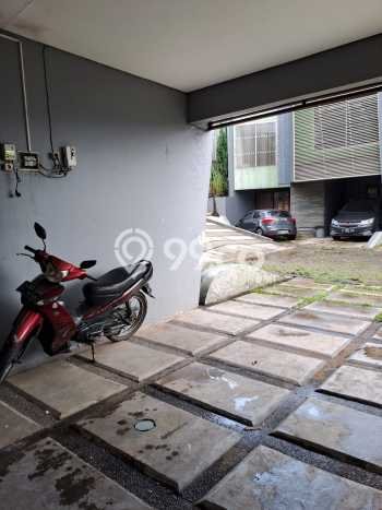 Rumah di Sayap Dago, 5 KT, Lingkungan Elite, LT 210m² Bangunan 200m² Rumah di Sayap Dago, 5 KT, Lingkungan Elite, LT 210m² Bangunan 200m²