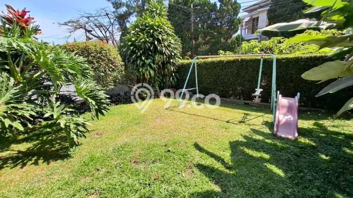 Rumah Asri area Setiabudi, 2 KT, LT 160m² LB 160m² Rumah Asri area Setiabudi, 2 KT, LT 160m² LB 160m²