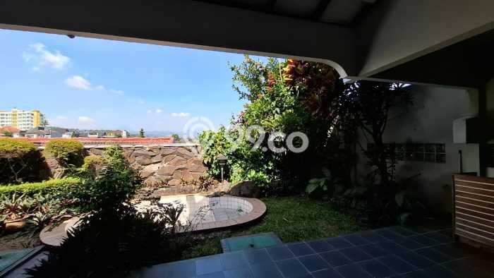 Rumah Asri area Setiabudi, 2 KT, LT 160m² LB 160m² Rumah Asri area Setiabudi, 2 KT, LT 160m² LB 160m²