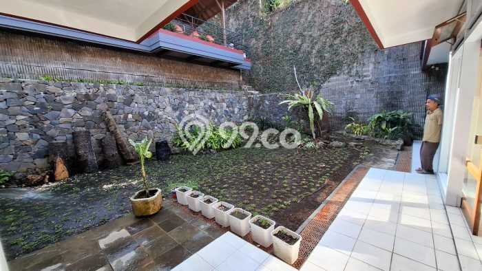 Rumah di , 6 KT, Area Asri, Luas 510m2m² Bangunan 420m2m² Rumah di , 6 KT, Area Asri, Luas 510m2m² Bangunan 420m2m²