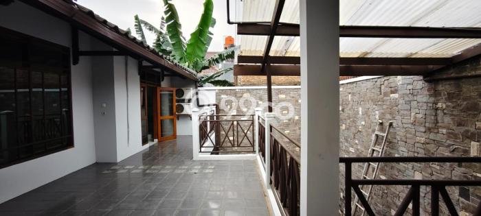 Rumah Cantik Siap Huni Di Sukajadi Luas 330m2 Lokasi Strategis Rumah Cantik Siap Huni Di Sukajadi Luas 330m2 Lokasi Strategis