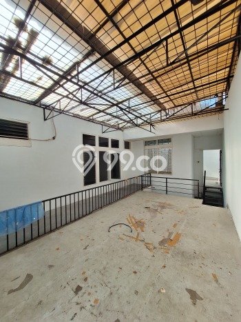 Disewakan! Rumah 4 Kamar Tidur &
5 Kamar Mandi di Muara Karang, Jakarta Utara Disewakan! Rumah 4 Kamar Tidur &
5 Kamar Mandi di Muara Karang, Jakarta Utara