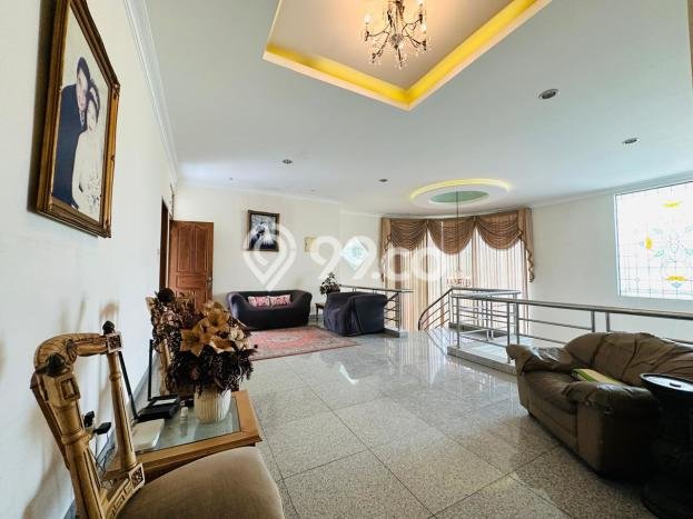 Rumah Elit LB 700m2 Siap Pakai Desain Elegan di Pantai Indah Kapuk, Jakarta Utara Rumah Elit LB 700m2 Siap Pakai Desain Elegan di Pantai Indah Kapuk, Jakarta Utara