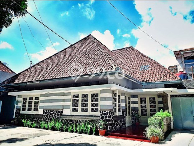 Ready to Use! Luxury House LT 607m2 Desain Elegan di Bandung Kota Ready to Use! Luxury House LT 607m2 Desain Elegan di Bandung Kota
