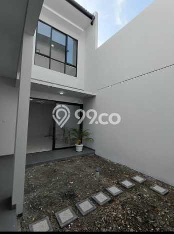 PROPERTI PILIHAN! Rumah Asri di , LT 147m2m² LB 190m2m² PROPERTI PILIHAN! Rumah Asri di , LT 147m2m² LB 190m2m²