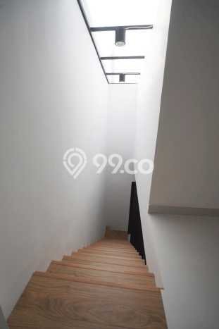 Rumah Modern 4 KT di Duta Harapan Bekasi Semi Furnished Rumah Modern 4 KT di Duta Harapan Bekasi Semi Furnished