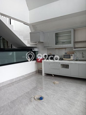 For Sale! Luxury House LT 150m2 Desain Modern di Kelapa Dua For Sale! Luxury House LT 150m2 Desain Modern di Kelapa Dua