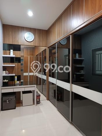 Jual Rumah Mewah Elegan Dengan View Eksklusif di Daan Mogot, Jakarta Barat Jual Rumah Mewah Elegan Dengan View Eksklusif di Daan Mogot, Jakarta Barat