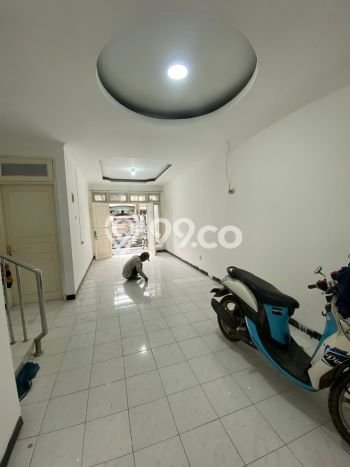 Rumah Luas Asri 4 KT Siap Pakai di Taman Palem Jakarta Barat Rumah Luas Asri 4 KT Siap Pakai di Taman Palem Jakarta Barat