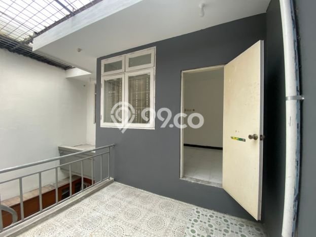 Rumah Luas Asri 4 KT Siap Pakai di Taman Palem Jakarta Barat Rumah Luas Asri 4 KT Siap Pakai di Taman Palem Jakarta Barat