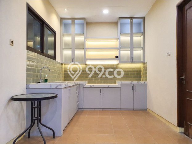 PROPERTI UNGGULAN! Rumah Strategis area Rungkut, Luas 325m2m² Bangunan 300m2m² PROPERTI UNGGULAN! Rumah Strategis area Rungkut, Luas 325m2m² Bangunan 300m2m²